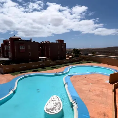 Banama Coliving & Coworking, Surf & Yoga - Casa Roja Guest house Corralejo