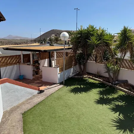 Banama Coliving & Coworking, Surf & Yoga - Casa Roja Guest house