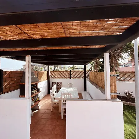 Banama Coliving & Coworking, Surf & Yoga - Casa Roja Guest house *