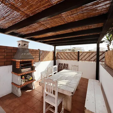 Banama Coliving & Coworking, Surf & Yoga - Casa Roja * Corralejo