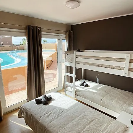 Guest house Banama Coliving & Coworking, Surf & Yoga - Casa Roja