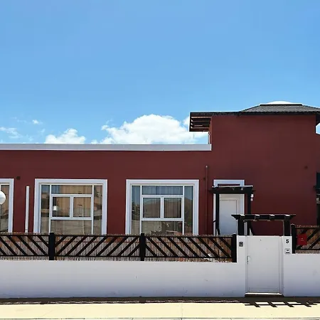 Guest house Banama Coliving & Coworking, Surf & Yoga - Casa Roja