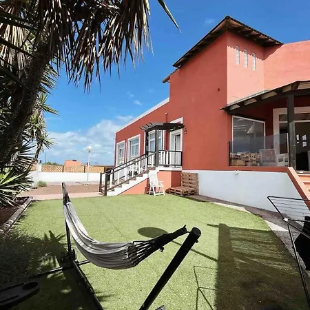 Guest house Banama Coliving & Coworking, Surf & Yoga - Casa Roja *