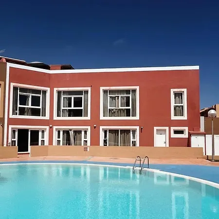 Gasthuis Banama Coliving & Coworking, Surf & Yoga - Casa Roja Corralejo