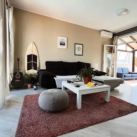 Banama Coliving & Coworking, Surf & Yoga - Casa Roja * Corralejo