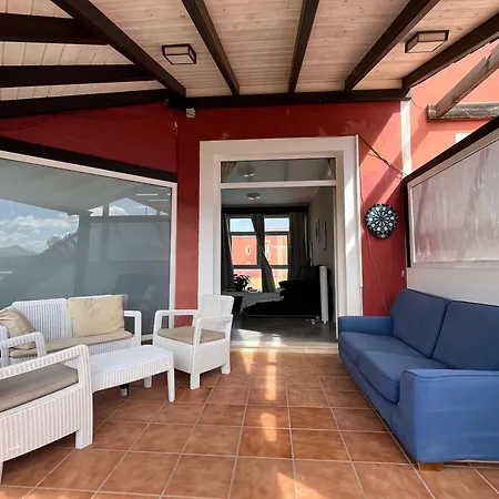 Banama Coliving & Coworking, Surf & Yoga - Casa Roja Guest house