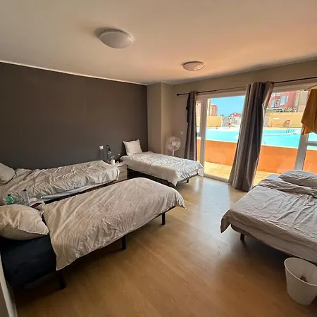 Guest house Banama Coliving & Coworking, Surf & Yoga - Casa Roja *