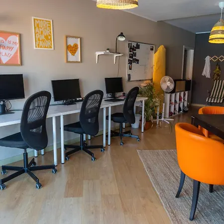 Gasthuis Banama Coliving & Coworking, Surf & Yoga - Casa Roja Corralejo
