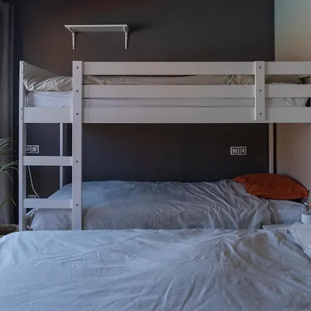 Banama Coliving & Coworking, Surf & Yoga - Casa Roja *