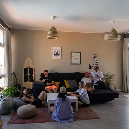 Gasthuis Banama Coliving & Coworking, Surf & Yoga - Casa Roja *
