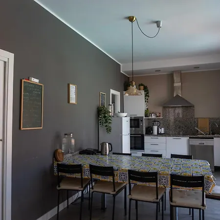 Banama Surfhouse - Coliving Coworking & Yoga Pensión