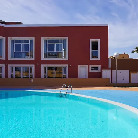 Gasthuis Banama Coliving & Coworking, Surf & Yoga - Casa Roja Corralejo