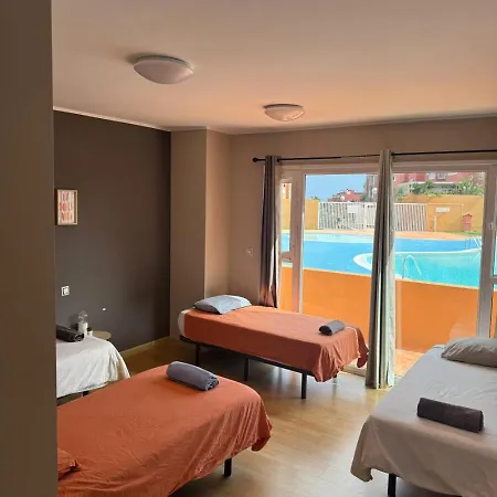 Banama Surfhouse - Coliving Coworking & Yoga ゲストハウス コラレホ