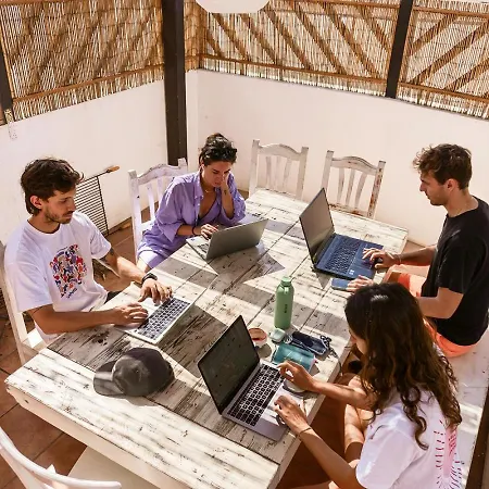 Banama Surfhouse - Coliving Coworking & Yoga コラレホ