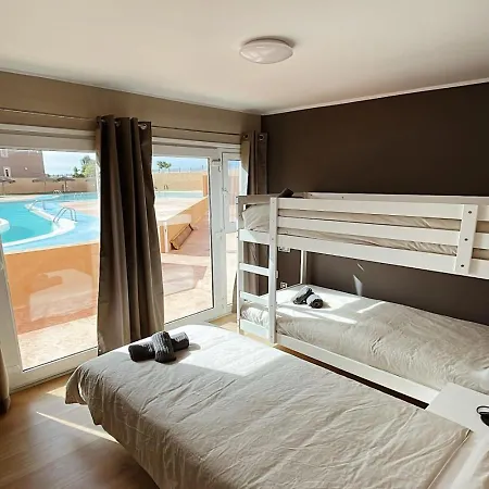 Banama Surfhouse - Coliving Coworking & Yoga ゲストハウス コラレホ